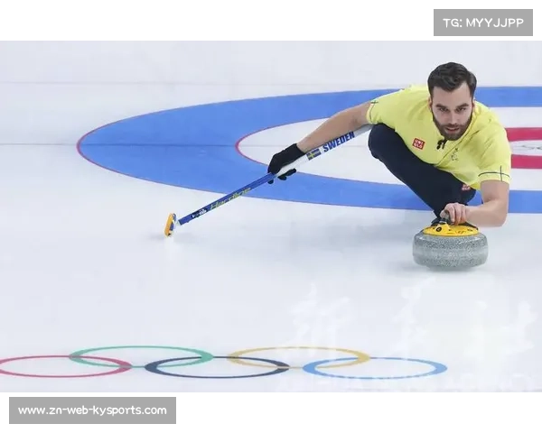 冬奥会冰壶混双比赛现戏剧性一幕：瑞典队掷壶前冰刷故障徒手擦冰